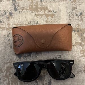 Ray-Ban Black wayfarer Sunglasses with Brown Case